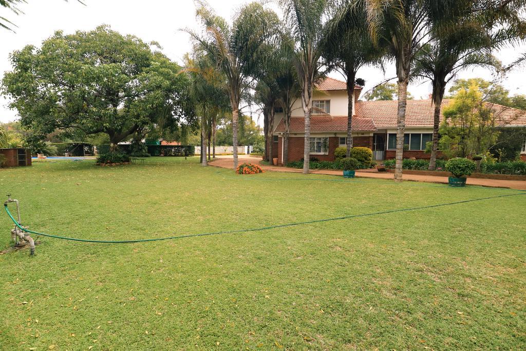 Hillside Manor Hotel Bulawayo Buitenkant foto